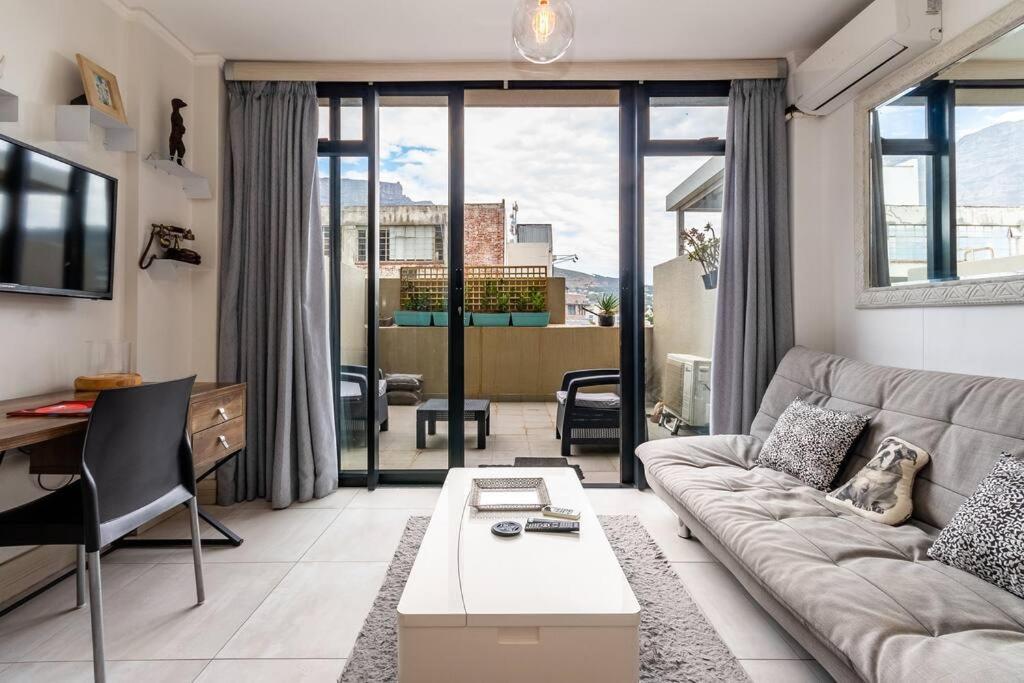 Four Seasons 818- Spacious Cbd Studio - Onsite Parking, Gym & Rooftop Pool Apartment Кейптаун Екстериор снимка